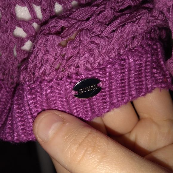 Guess Los Angeles Off Shoulder Sweater - Picture 9 of 12